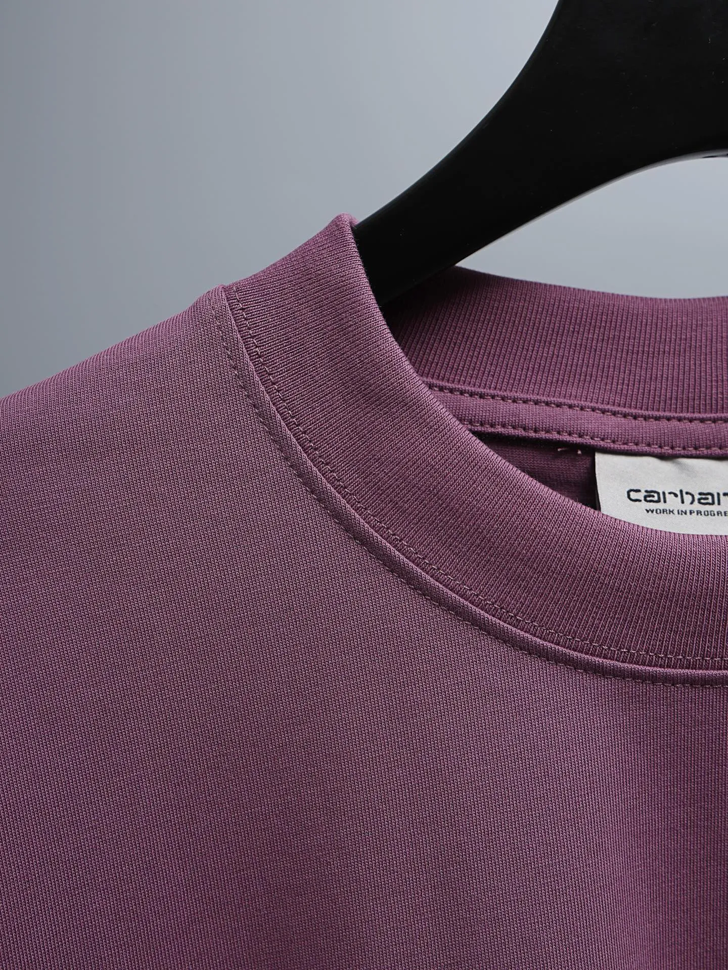 Carhartt 2꯭0꯭2꯭6 new spring and summer models ❤️ original ⌚️ high version Carhartt fabric is made of gram high-density pure cotton, does not deform and does not shrink. Process introduction: double thread movement. The chest logo uses an embroidered small patch. Color: Purple SIZE: M-XXL